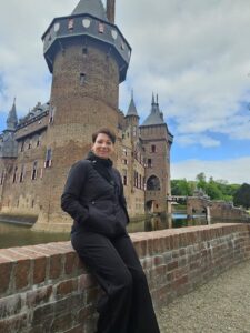 Jodi in front of Castle De Haar