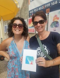 Jodi with an artist in Nazare Portugal
