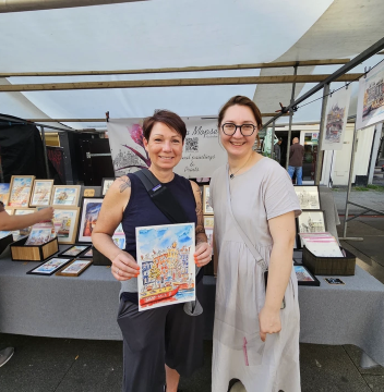 Jodi with local artist at street fair in Amsterdam