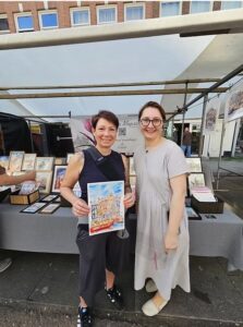 Jodi with the artist and new painting